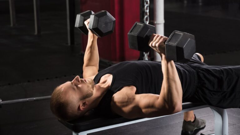 Chest dumbbell workout, 3 steps to maximize muscle building | Sumberita.com