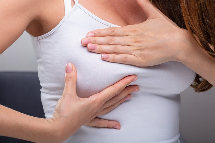 Causes of swollen breast tissue