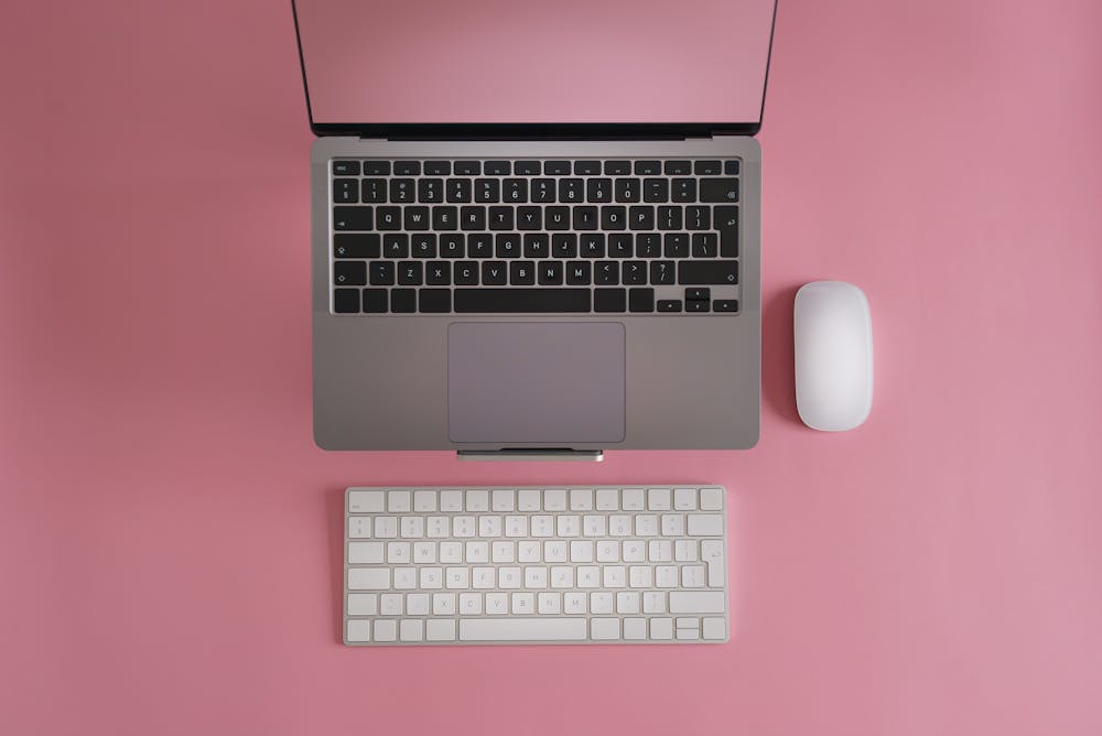 Cara Mengatasi Laptop Kena Air Terlengkap dan Ciri Kerusakan Umum